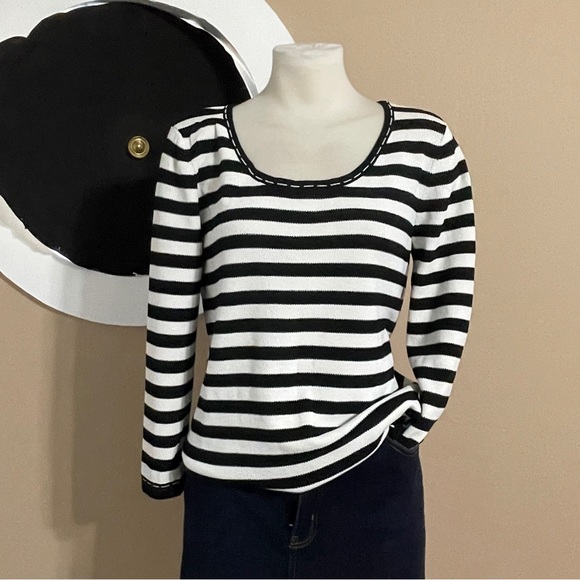 Tops - White & Black Boxy Knit Top Round Collar Faux Stitch Detail M/L Stretch